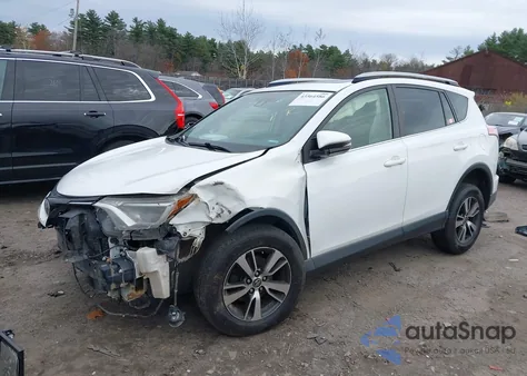 2017 Toyota Rav4 Xle z USA, uszkodzony, nr VIN JTMRFREV3HD206626